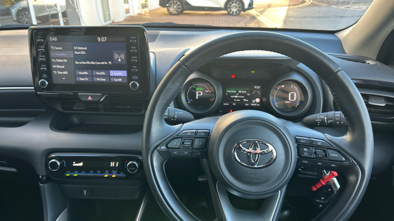 Toyota Yaris 1.5 Hybrid Design 5dr CVT Hybrid Hatchback